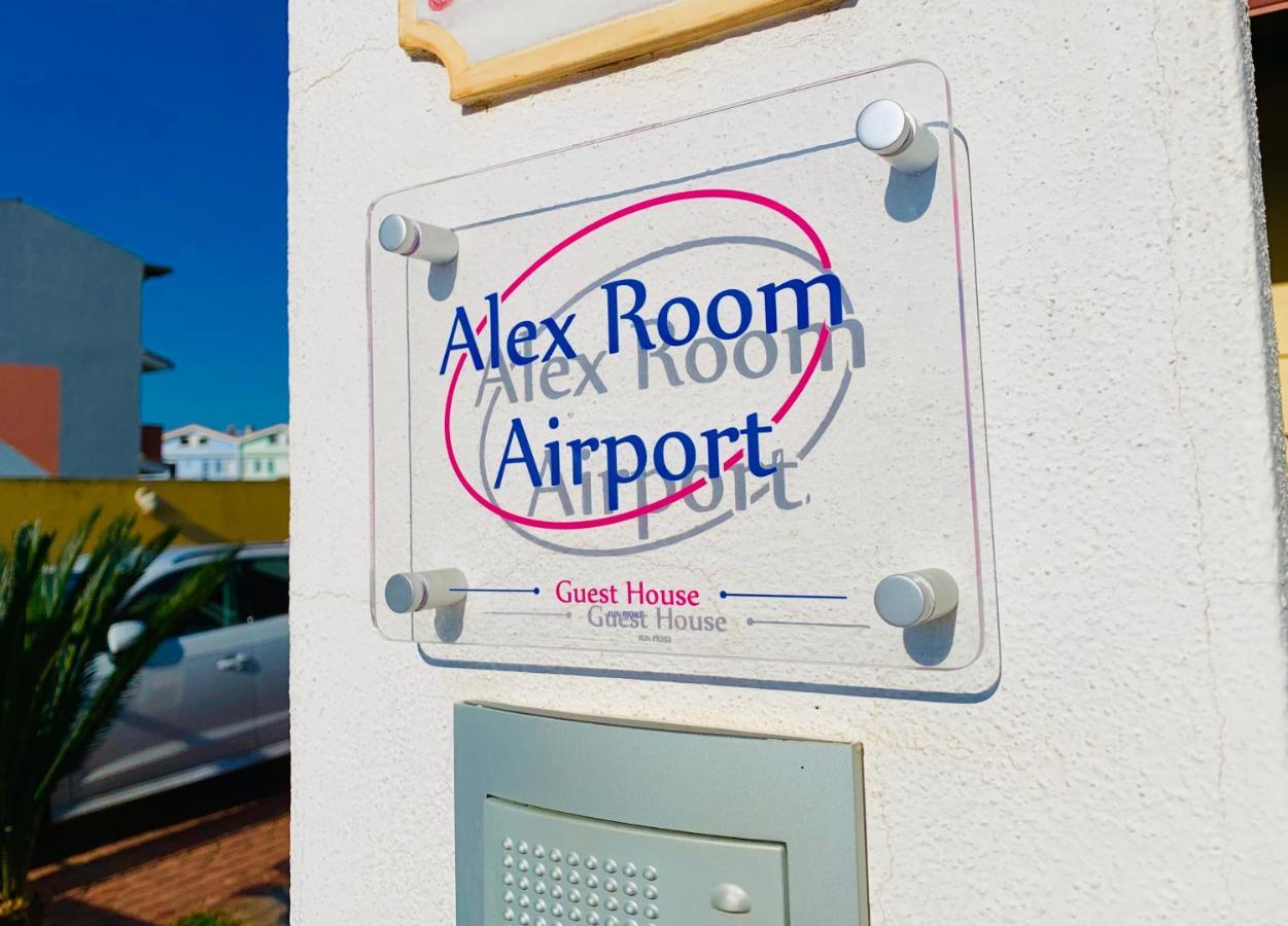 Alex Room Airport Elmas Bagian luar foto